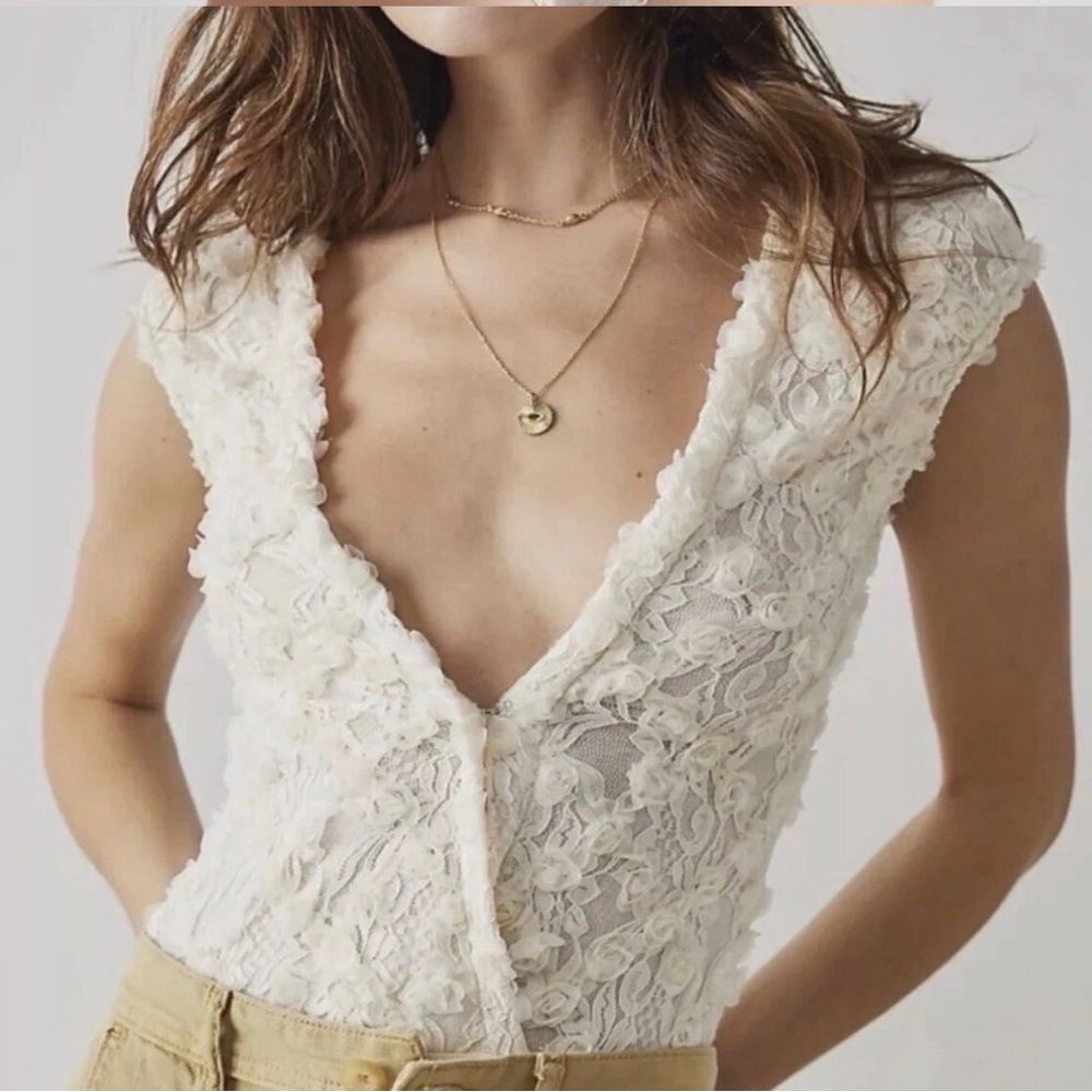 Free People | Intimately | Bodysuit |
Lace Rosette Floral | Ivory